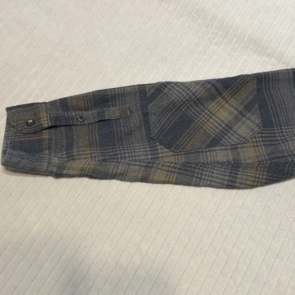 Roark Flannel Shirt Men Medium Classic Fit Snap Button Flap Pockets Patches